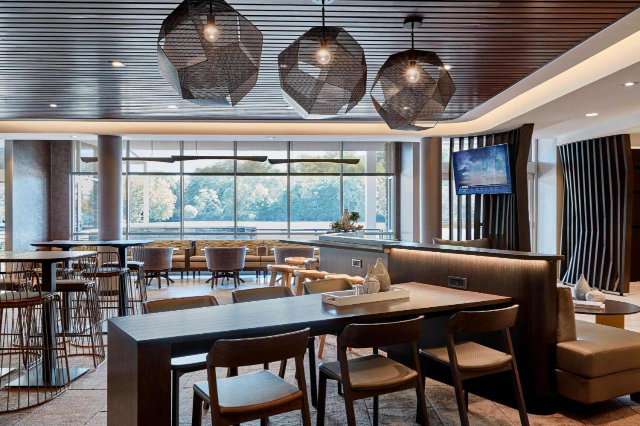 Springhill Suites By Marriott Cottonwood Exterior photo