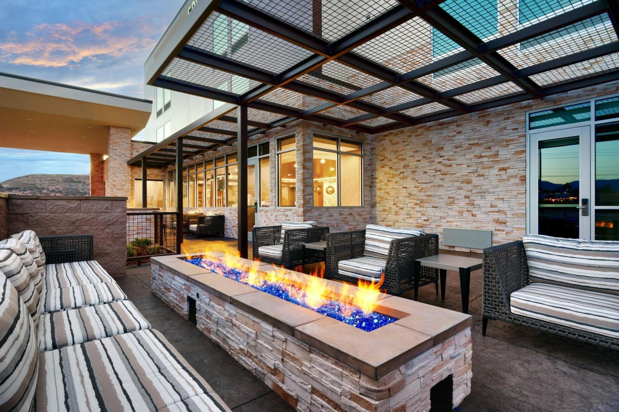 Springhill Suites By Marriott Cottonwood Exterior photo